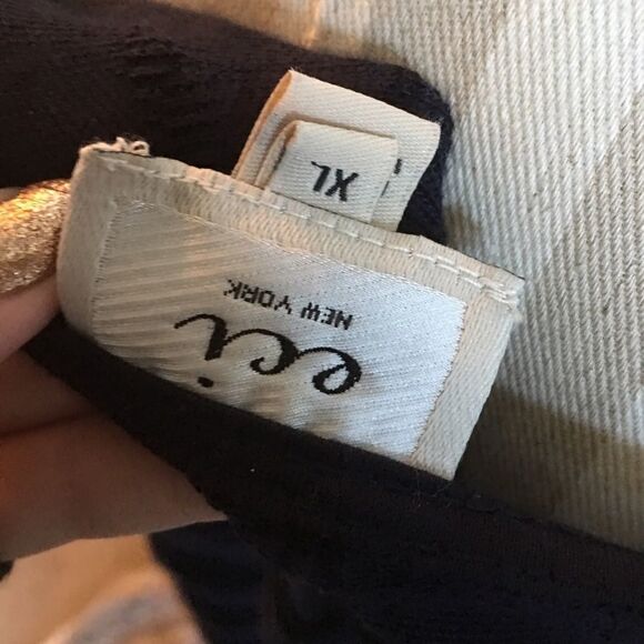 Textured Navy 3/4 Arm Length Top! - Picture 2 of 8